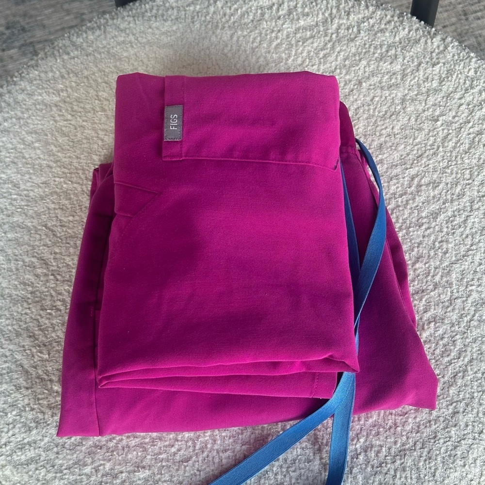 FIGS Magenta/Blue Set